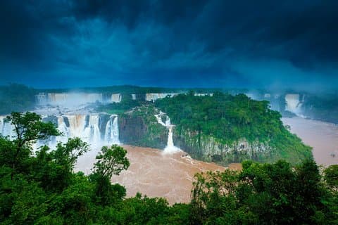 Excursão de dia inteiro nos dois lados das Cataratas do Iguaçu: brasileiro e argentino
