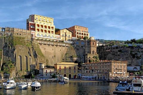 Traslado desde Nápoles a Positano con parada Sorrento o Vice Versa