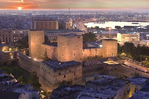 Tour of the fortifications of Bari: the defenses of the city and their history