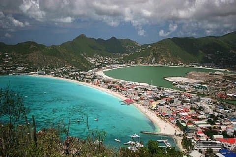 St. Maarten Frans en Nederlands Sightseeing en Grand Case Beach Tour