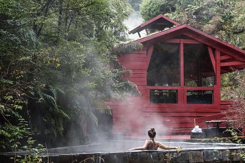 Trekking Mirador el volcano + Geometric hot springs