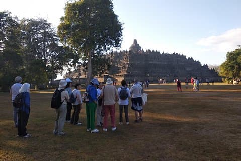 Beyond Borobudur's Sunrise Tour. (Tour privato + esperto + biglietto. 6 ore)