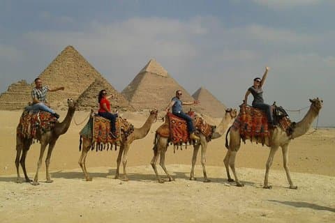 Pirâmides de Gizé com passeio de camelo e Museu Egípcio Antigo