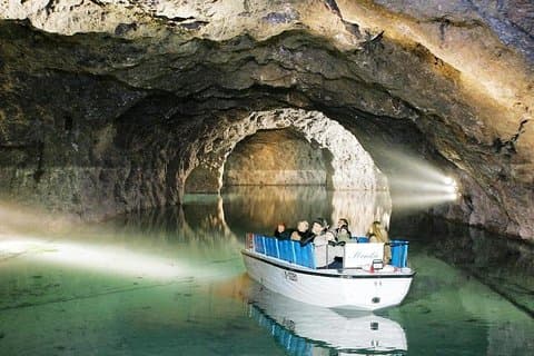 Tour privado a la cueva de Prometeo - Cueva de Sataplia - Catedral de Bagrati - Iglesia de Mowameta