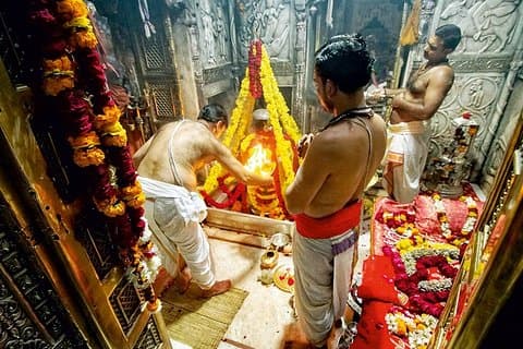 Visite de 4 heures de Varanasi: temples avec danse classique et Ganges Aarti