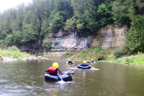 Camp tout compris et tube à la gorge d'Elora (2 jours)