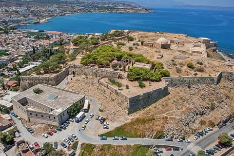 Da Heraklion: gita in autobus di un'intera giornata alla città di Chania, al lago Kournas e alla città di Rethymno