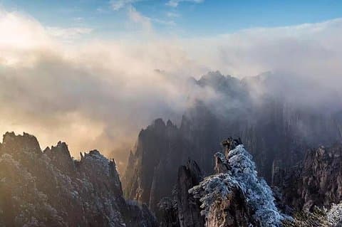 Mountain Huangshan Enthralled