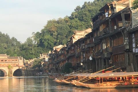 5 Days Zhangjiajie Mountains&Fenghuang Ancient Town Tour(5-star Hotel)