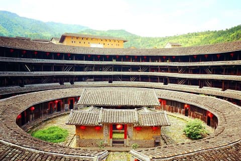Retour transfer tussen de meest pittoreske Chuxi Tulou-cluster en Xiamen