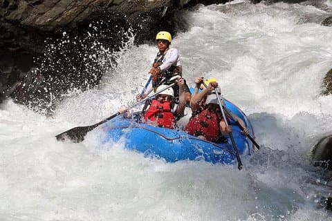 Rafting en eaux vives sur la rivière Naranjo | Classe III de Manuel Antonio