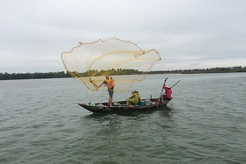 Hoi An Buffalo Riding & Basket Boat Tour con cucina casalinga locale