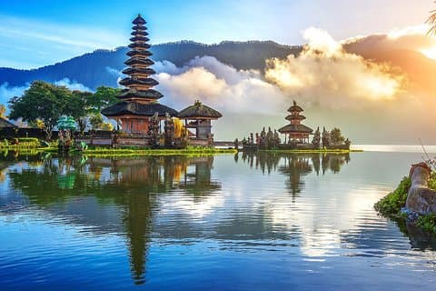 Ulun Danu tample og Tanah Lot solnedgang
