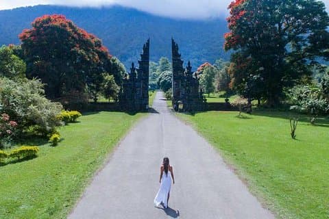 Beleza Divina do Norte de Bali: Portão Handara, Colinas Ocultas e Cachoeira