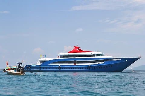 Phi Phi Island Tour by Big Boat van Royal Jet Cruiser (First Class)