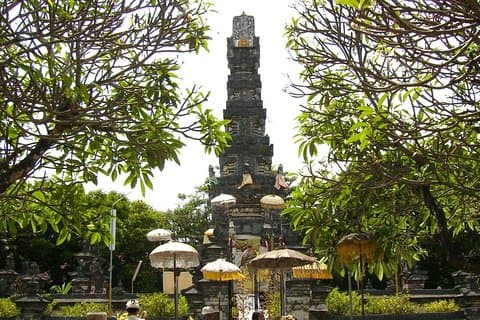 Bali Car-Charter: Halbtägige Stadtrundfahrt durch Denpasar