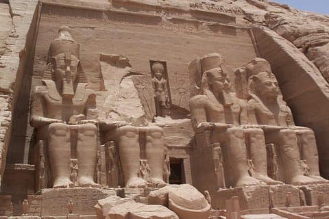 Visite privée: Abou Simbel en minibus d’Assouan