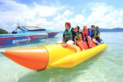 Excursion d'une journée complète sur l'île de corail avec bateau banane en hors-bord depuis Phuket