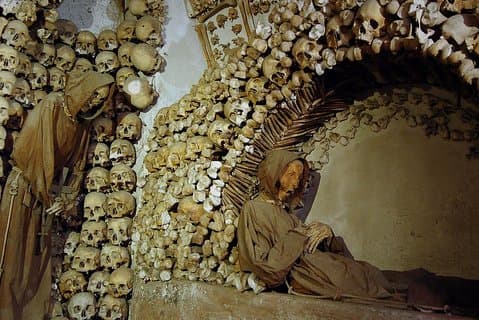 Entdecken Sie Rom: Krypten, unterirdische Aquädukte und ikonische Monumente