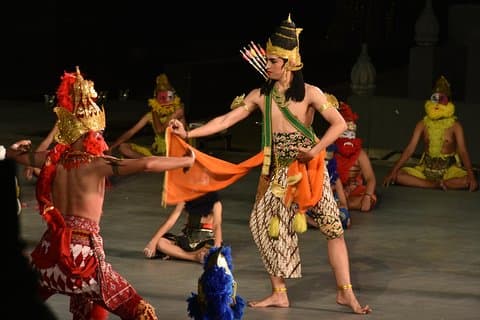 Ramayana Ballet Performance i Prambanan Temple med middag