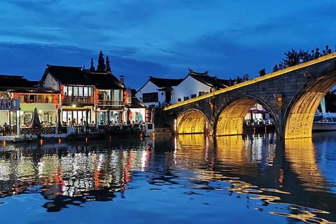 Late afternoon visiting Zhujiajiao with dinner