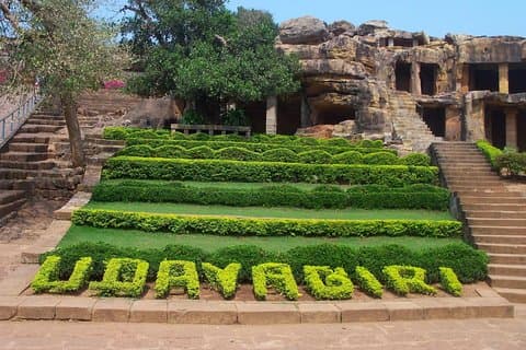 Bhubaneswar: excursión de un día de 3 horas a Udayagiri-Khandagiri y las colinas de Dhaula