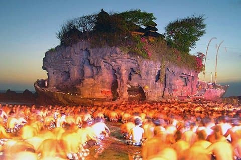 Tour al tramonto di Tanah Lot con spettacolo e cena Kecak