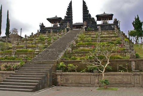 Turné: Lempuyang Temple, Tirta Gangga, Besakih Temple & Garden EdelWeis