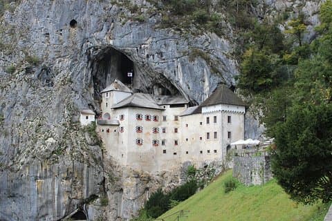 Från Zagreb: POSTOJNA grotta + Predjama slott + LJUBLJANA dagstur