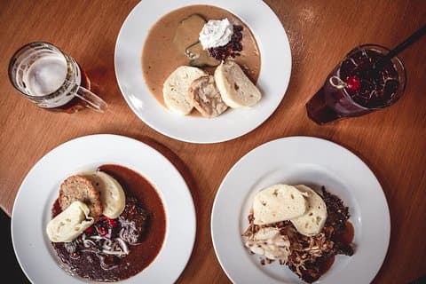 Praga Food Tour com 10 degustações de clássicos checos autênticos