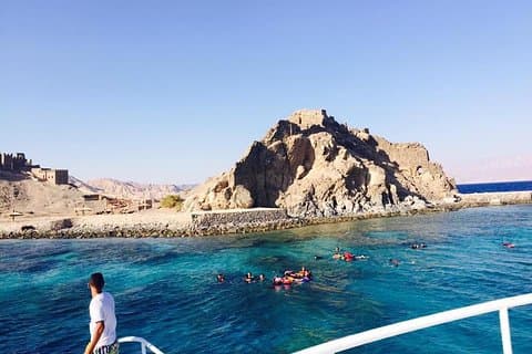 フルガダからのドルフィンハウスとバナナボートの楽しみへの旅行