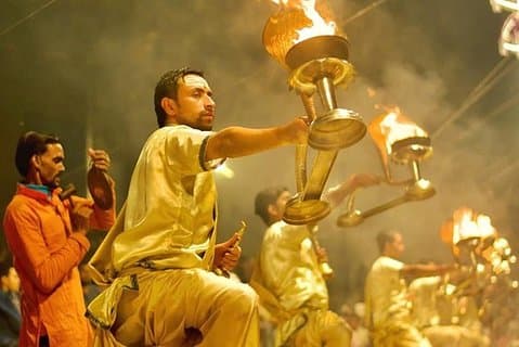 Varanasi: Excursão de comida privada com a cerimônia Ganga Aarti