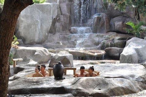Specialerbjudande Privat stadsrundtur Nha Trang och lerbad vid I-Resort Hot Spring