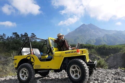 Yogyakarta Jeep Lava Tour Merapi con guía en inglés / holandés / italiano / francés