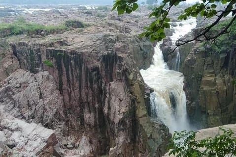 Excursão às cachoeiras de Raneh e aos tentadores templos de Khajuraho