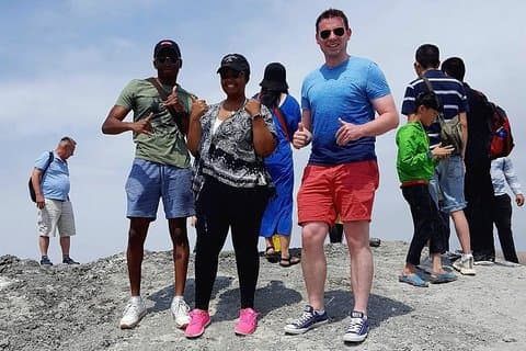 Liten gruppe dagstur til Gobustan, Mud Volcanoes, Ateshgah og Yanar Dagh