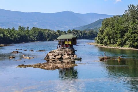 Tara Park, Wood City, Studenica kloster, Uvac Canyon, Novi Sad, 5 dages tur
