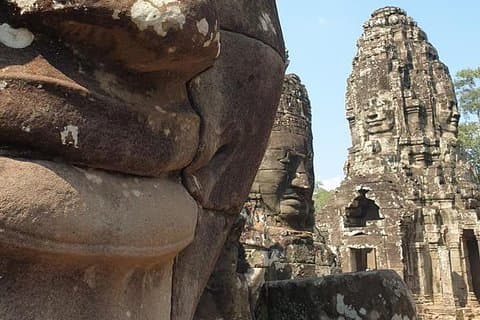 Angkor og fossefall
