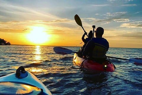 Coucher de soleil magique et soirée avec plancton lumineux par Cat Ba Local