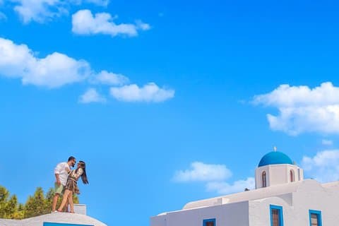Sesión de fotos de Instagram en Santorini por profesionales locales