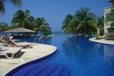 Pass giornaliero per Roatan Infinity Bay Private Beach Resort