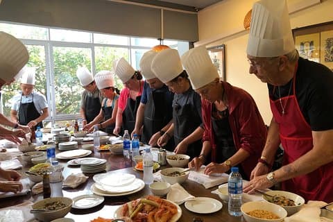 Kookcursus Vietnamees eten in Hanoi met marktervaring