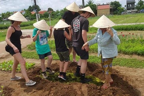 3つの地元の村と昼食付きのホイアン田舎ツアー
