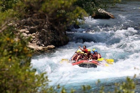 Whitewater Rafting-tur ved Koprulu Canyon med lunsj og transport