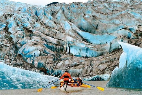 Aventura en canoa por el lago Mendenhall