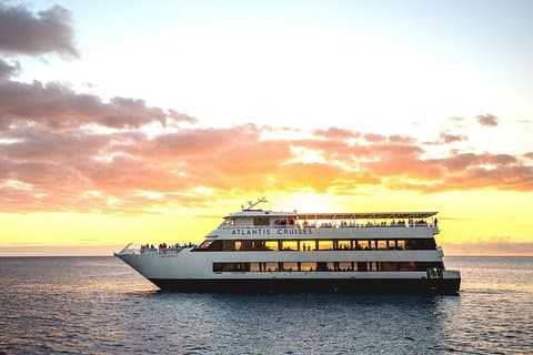 Waikiki Sunset Cocktail Cruise ombord på Majestic by Atlantis