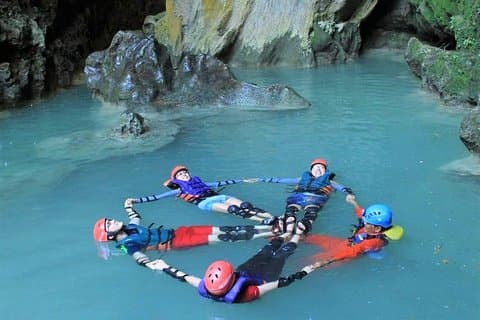 Tour privato della tuba della caverna di Yogyakarta e tour sulla spiaggia con guida olandese / italiana / francese / inglese