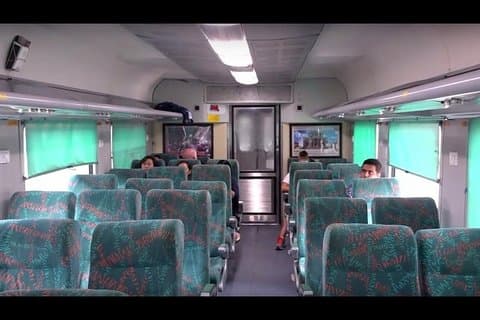 デリーからの電車での同日タージマハルツアー