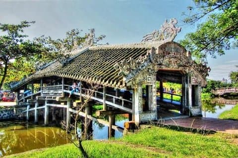 Hue Cycling Tour To Thanh Toan Bridge