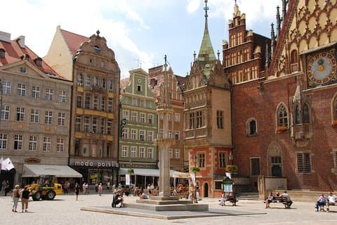 Traslado privado desde Varsovia a Wroclaw con 2 horas de turismo